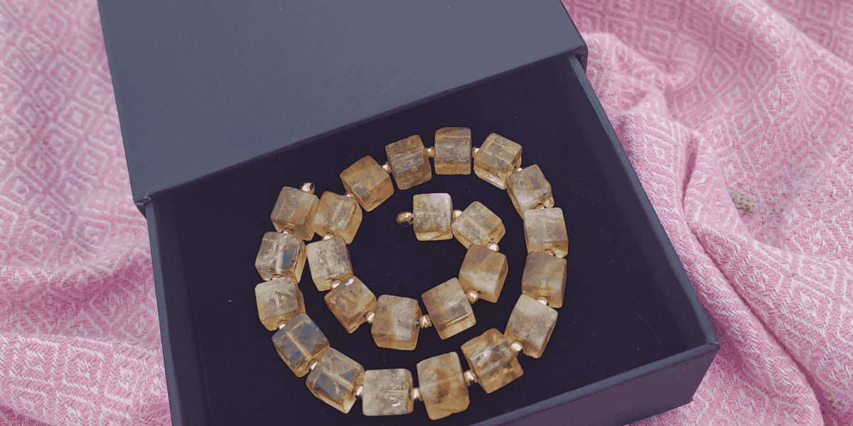 Manifestieren mit Edelstein & Geometrie